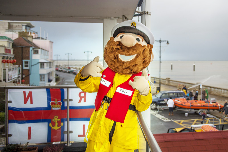 ALL WELCOME TO COWES RNLI FAMILY FUN DAY