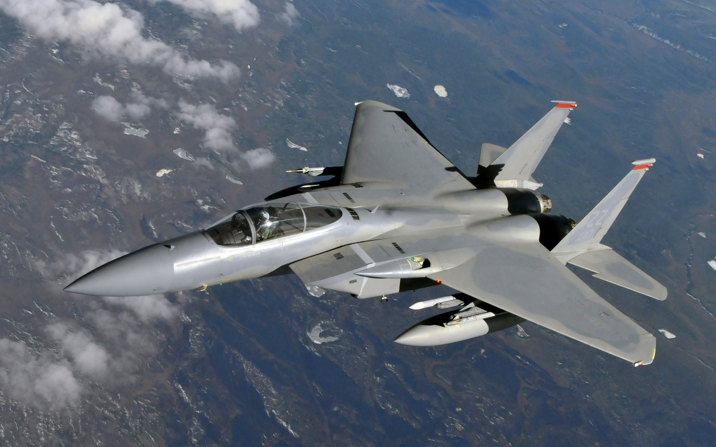ISLANDERS JUMP TO THEIR FEET AS F-15 FIGHTER JETS FLY BY