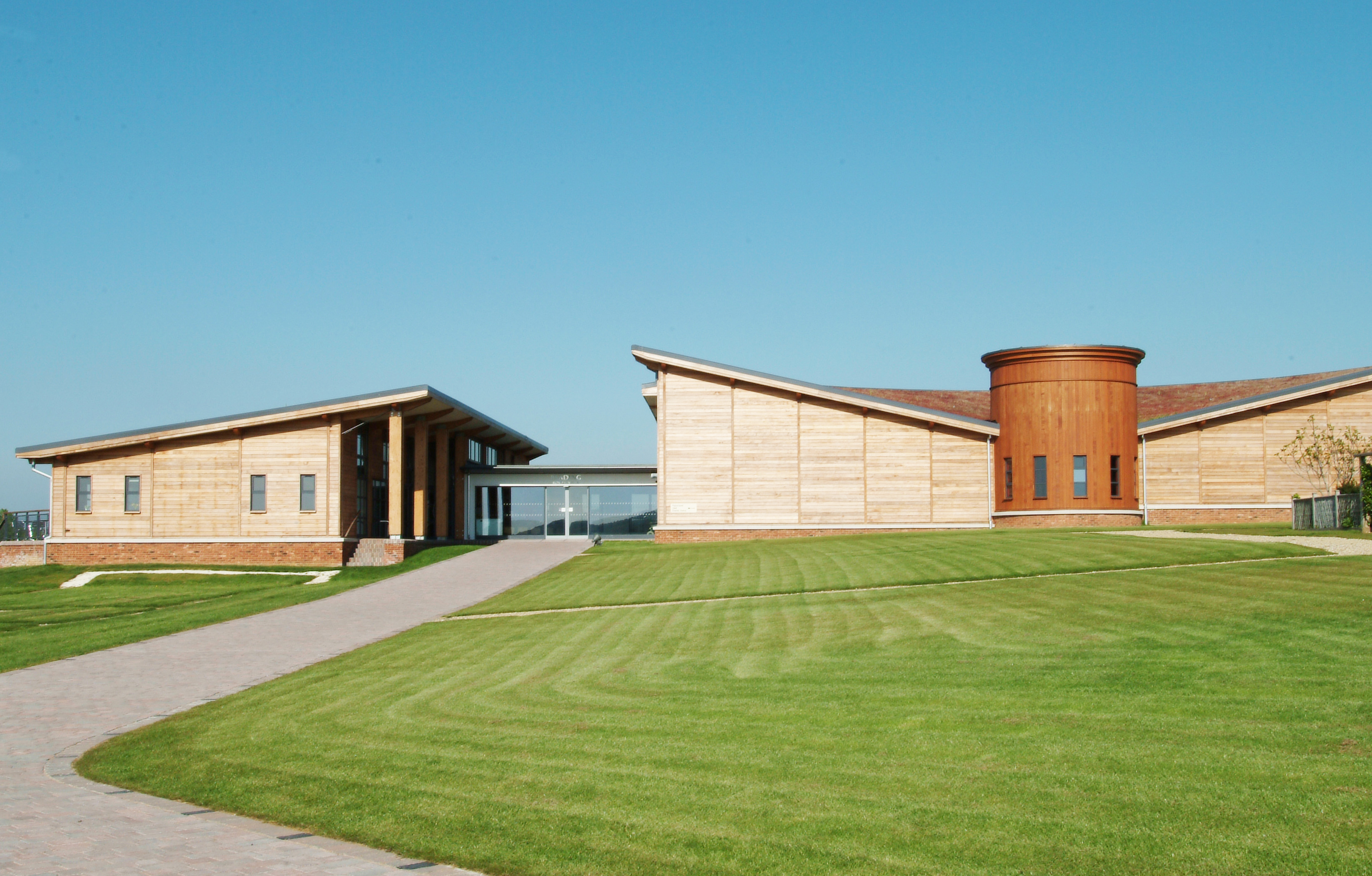TRAC TRIO TO EXHIBIT AT BRADING ROMAN VILLA