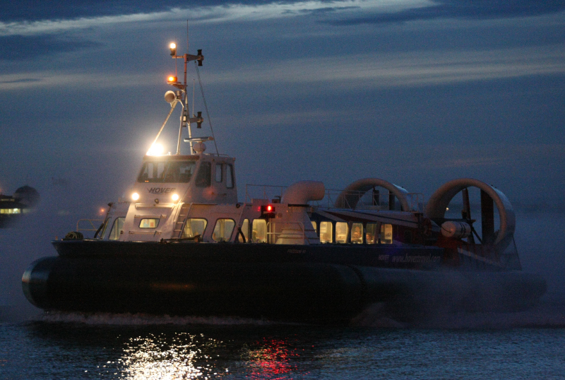MID SOLENT DRAMA AS HOVERCRAFT PROP BREAKS