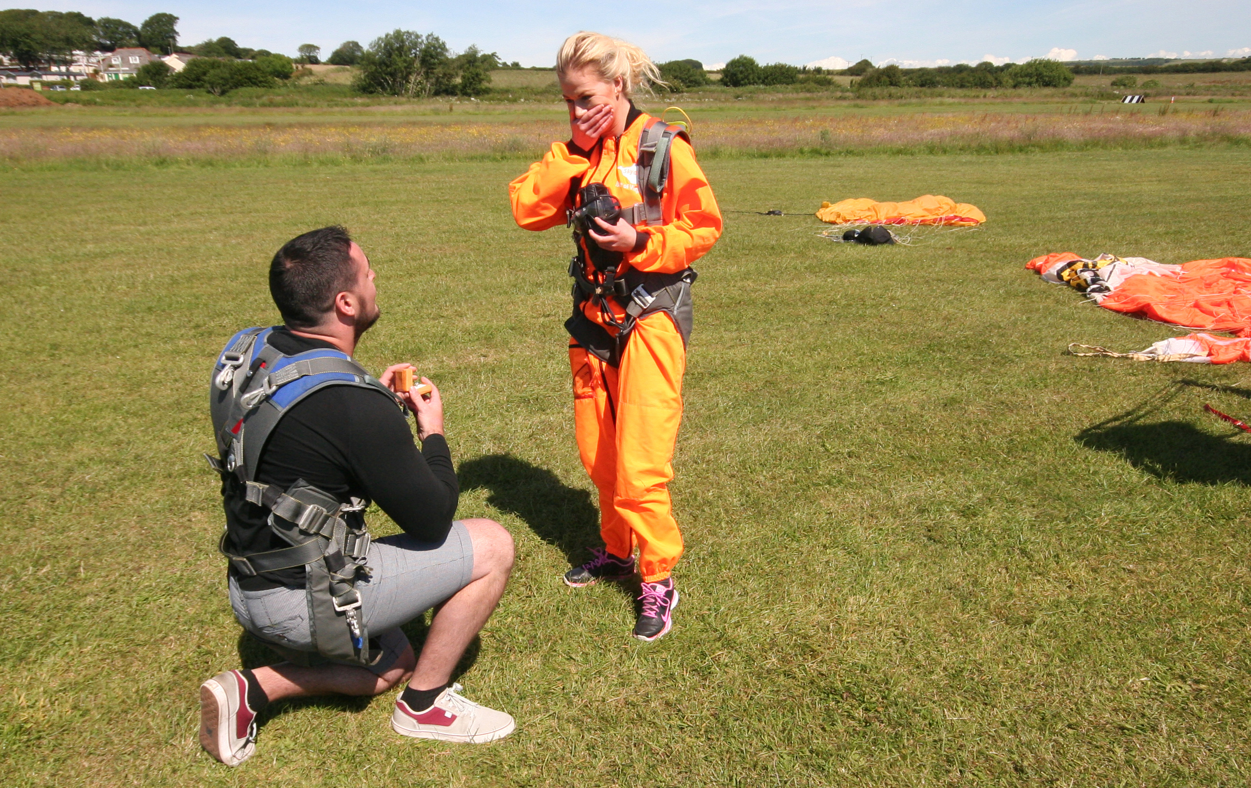 COUPLE SEAL 10,000FT SKY DIVE WITH A ‘YES’