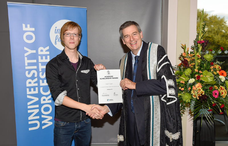 ISLE OF WIGHT STUDENT EARNS £1000 SCHOLARSHIP