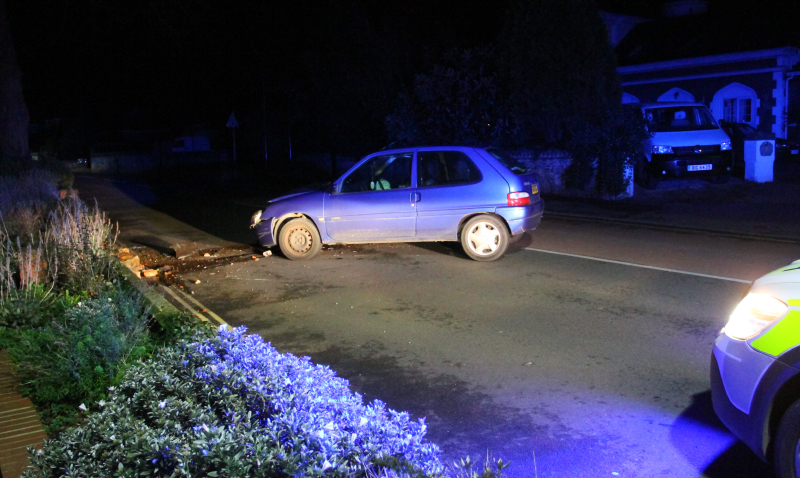 SAXO COLLIDES WITH WALL IN RYDE