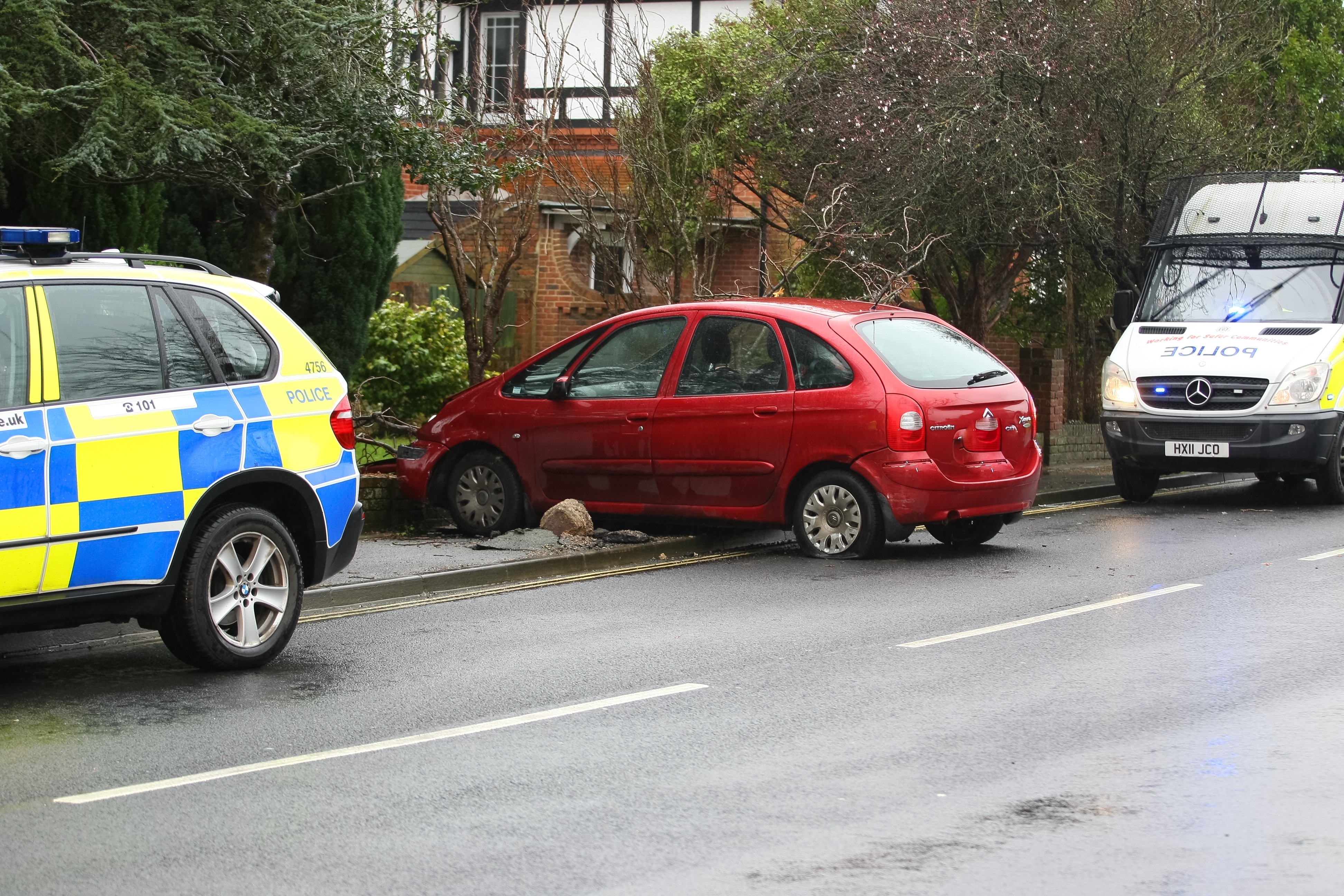 CAR COLLIDES INTO WALL IN SANDOWN
