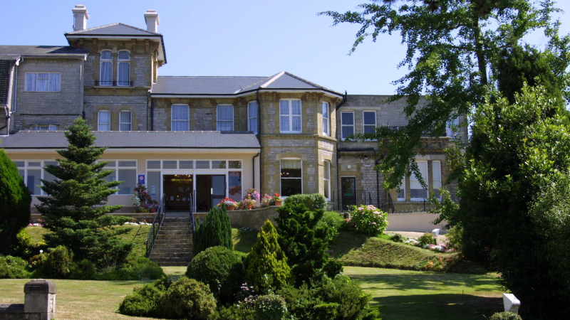 1000 REVIEWS AND 30 YEARS OWNERSHIP FOR ISLAND HOTEL
