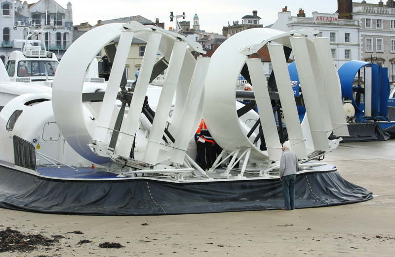 SOLENT FLYER HOVERS INTO RYDE FOR THE FIRST TIME