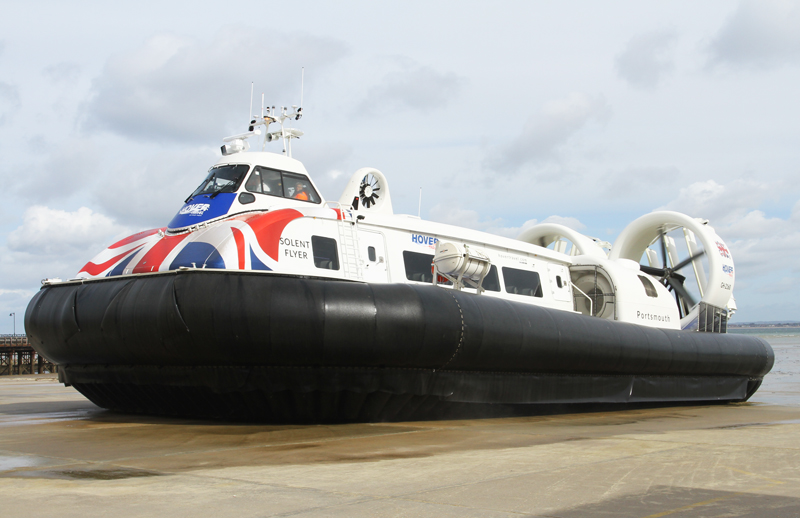 THE EARL OF WESSEX HOVERS INTO RYDE