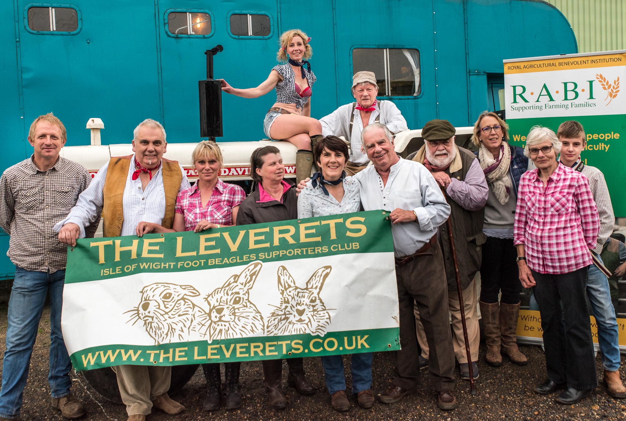 WIGHT NIGHT WURZELS GO DOWN A STORM