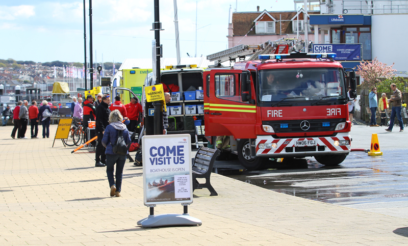 YELLOW WELLY DAY SUCCESS FOR COWES RNLI