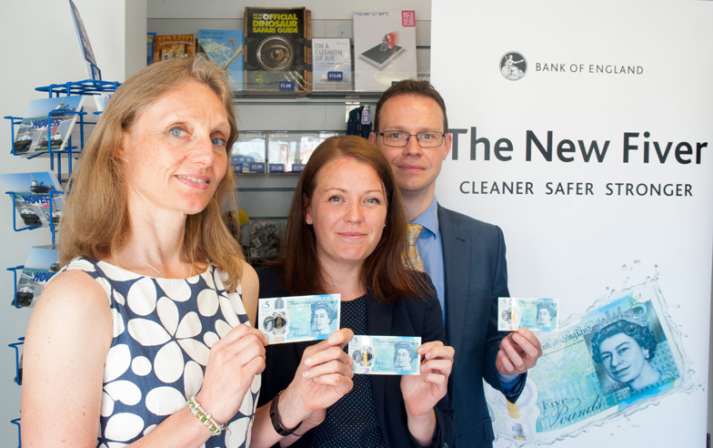 NEW FIVER DROPS IN TO HOVERTRAVEL