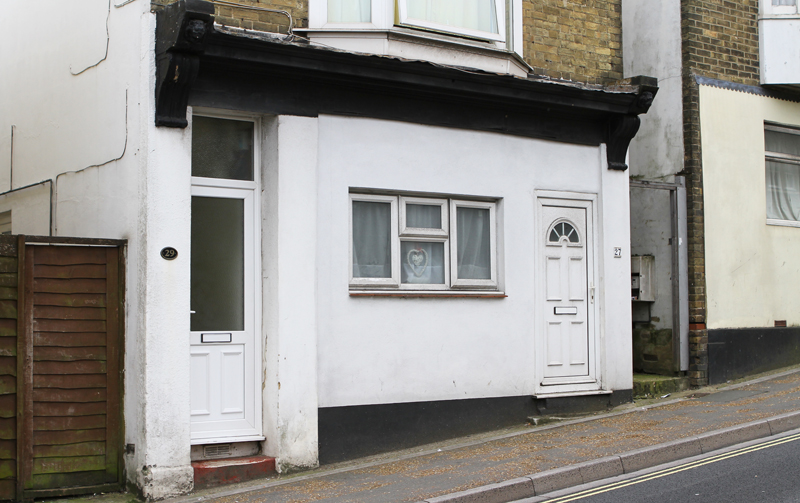 SCENES OF CRIME ATTEND RYDE PROPERTY