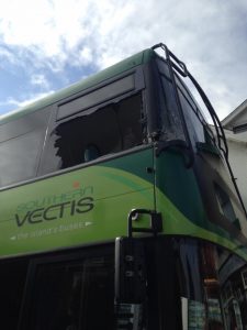 southernvectisbuscollisionwoottonsmashedglass2