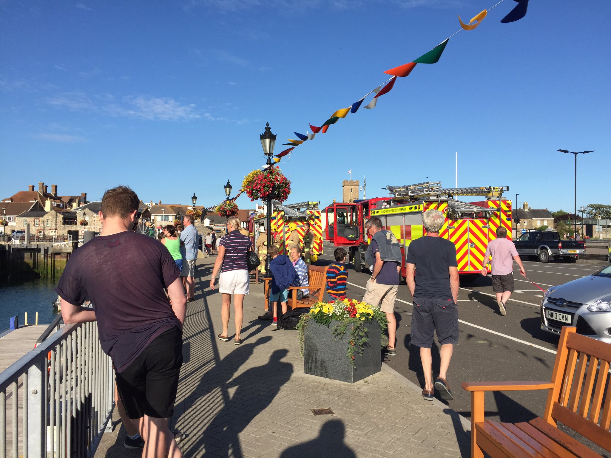 FIRE SERVICE AND COASTGUARD CALLED TO YARMOUTH HARBOUR