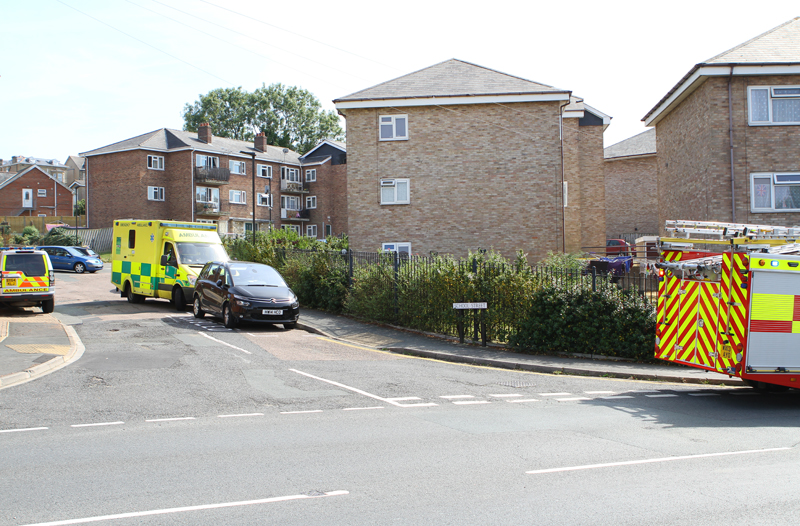 FIRE CREW ASSIST PARAMEDICS AT RYDE