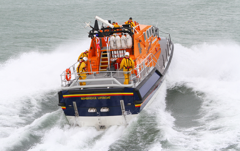 CROWDS ENJOY BEMBRIDGE LIFEBOAT OPEN DAY