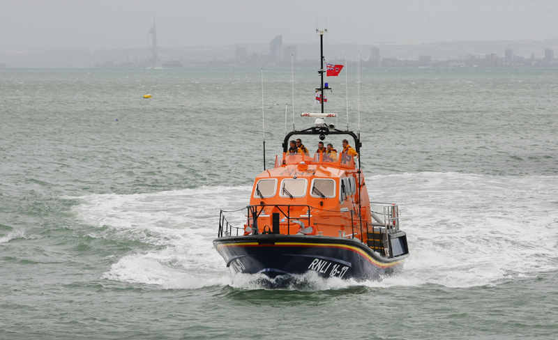 CROWDS ENJOY BEMBRIDGE LIFEBOAT OPEN DAY