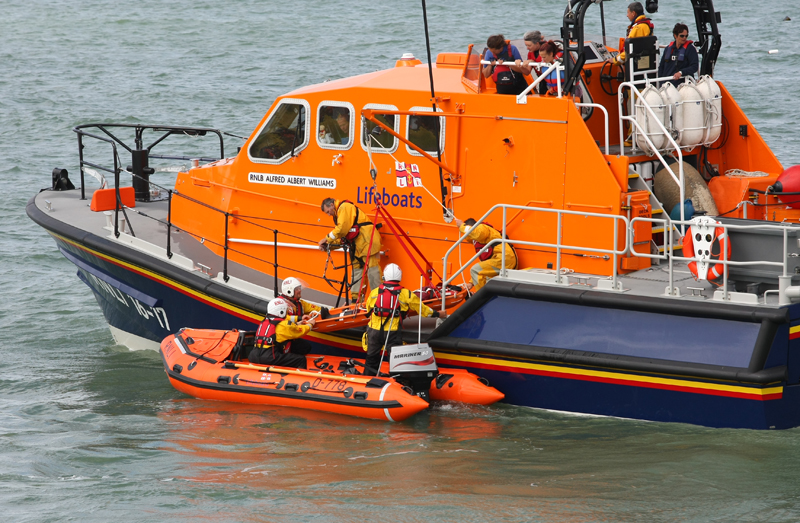 CROWDS ENJOY BEMBRIDGE LIFEBOAT OPEN DAY