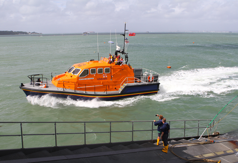 CROWDS ENJOY BEMBRIDGE LIFEBOAT OPEN DAY