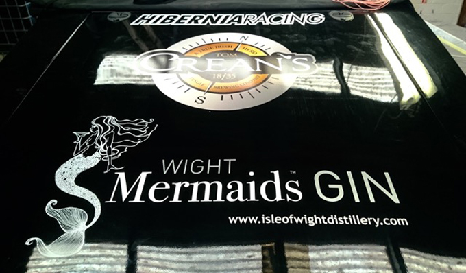 TOP POWERBOAT TO CARRY MERMAIDS GIN BRANDING
