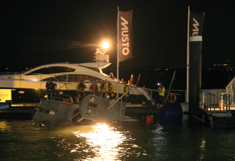 VESSEL SINKS AT TRINITY LANDING IN COWES