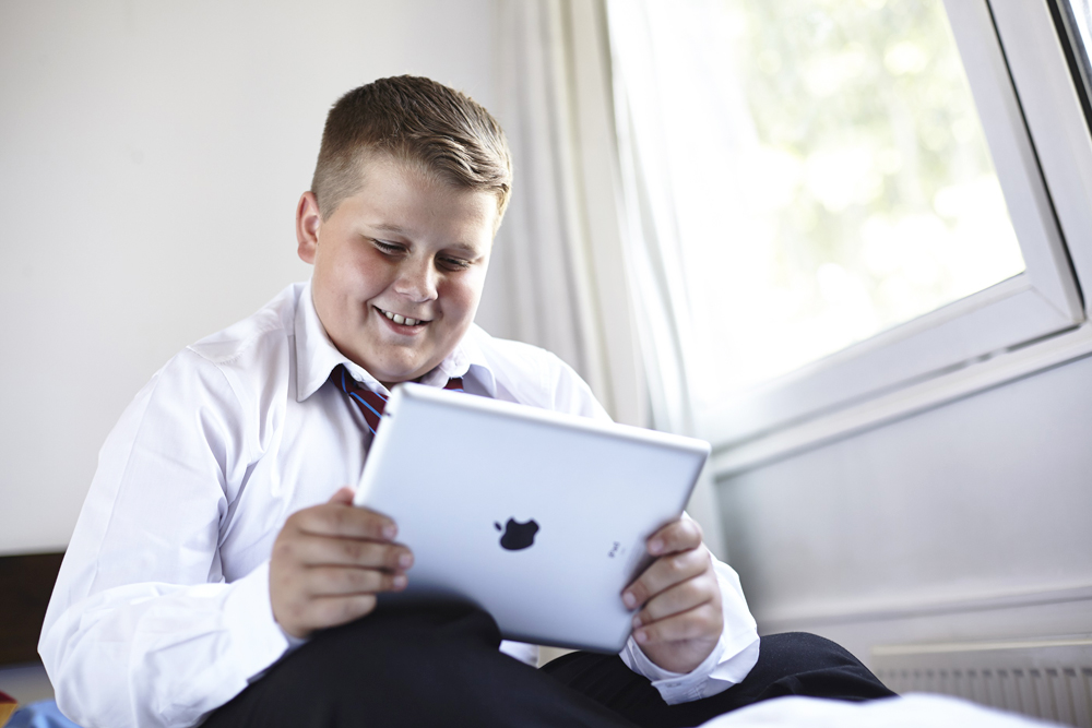 ONLINE SAFETY ADVICE FROM NSPCC AND O2 AVAILABLE FOR ISLAND PARENTS