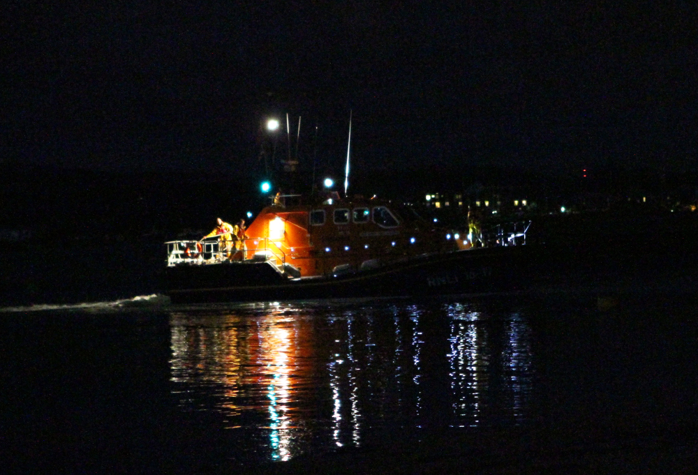 LIFEBOATS AID VESSEL IN DIFFICULTY OFF VENTNOR