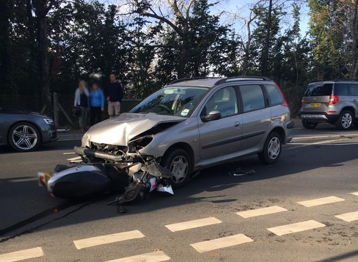 MOTORCYCLE AND CAR COLLIDE ON FAIRLEE ROAD