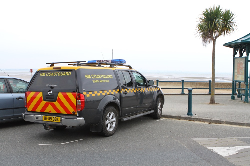 MAN IN SEA PROMPTS EMERGENCY RESPONSE