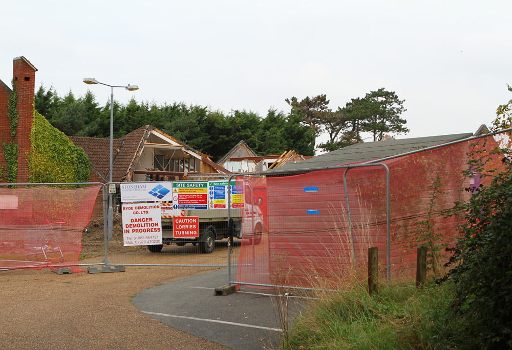 manfallsdemolitionatkinsondrive7