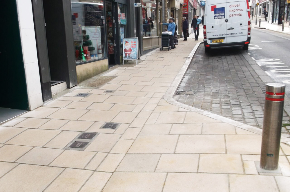 MORE PAVING WORK TO IMPROVE RYDE TOWN CENTRE