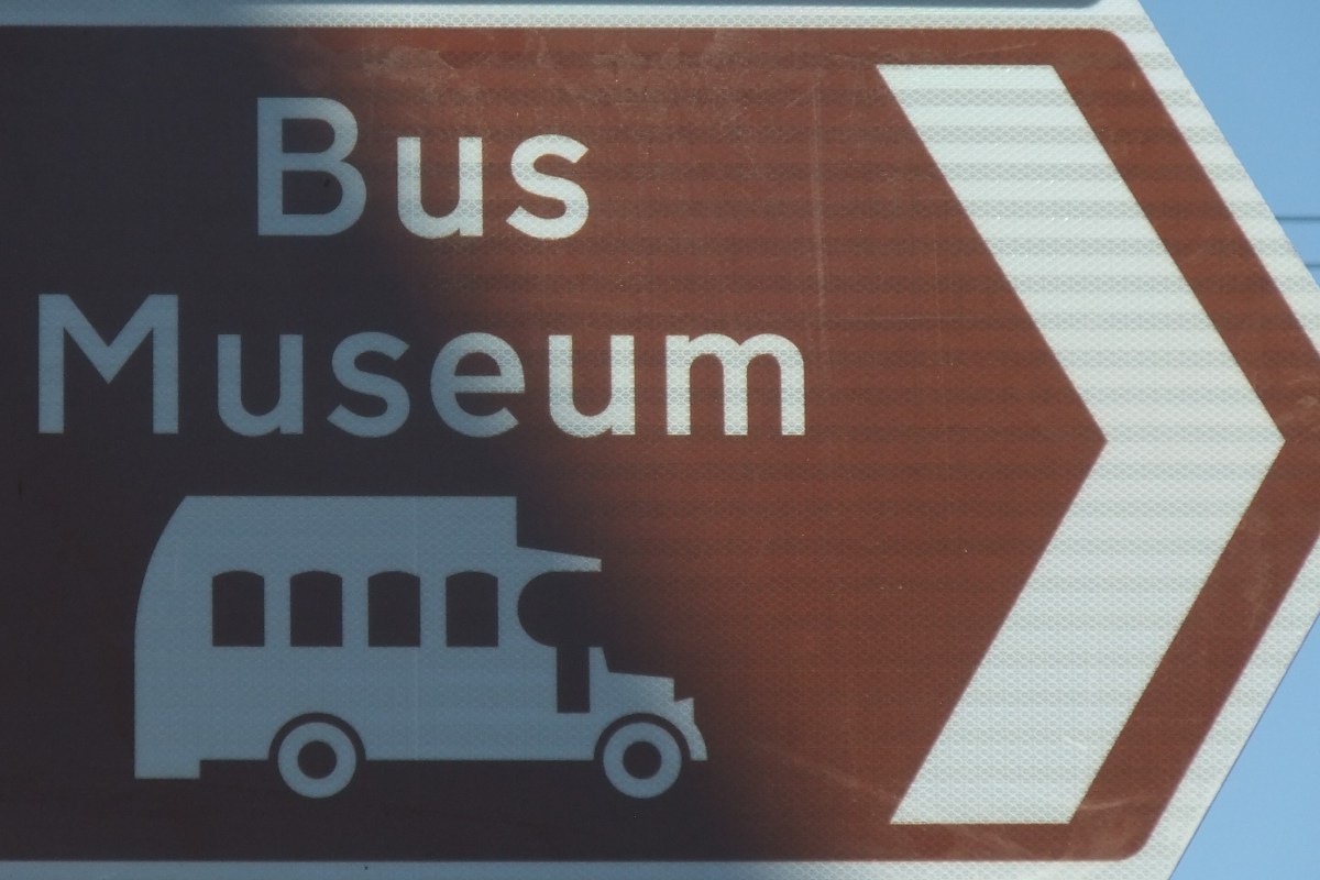 ENGLISH HERITAGE GIFTS CIVILITY COACH TO BUS MUSEUM