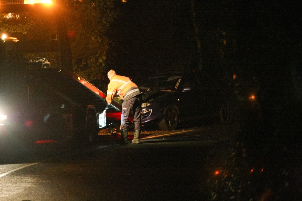 CRASH BLOCKS ROAD ON OUTSKIRTS OF RYDE