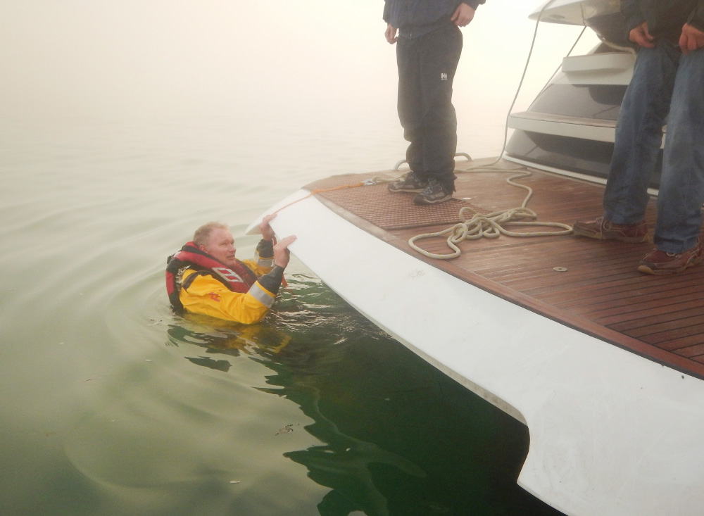COWES LIFEBOAT RESCUES 2 CRAFT IN THICK FOG