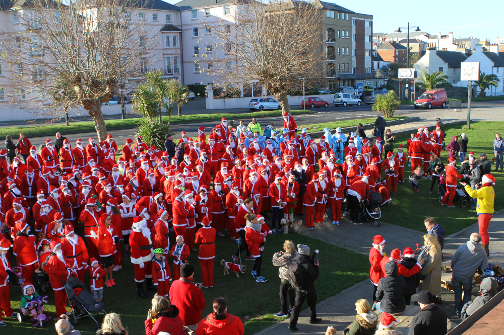 SANTAS DASH FOR THE EARL MOUNTBATTEN HOSPICE