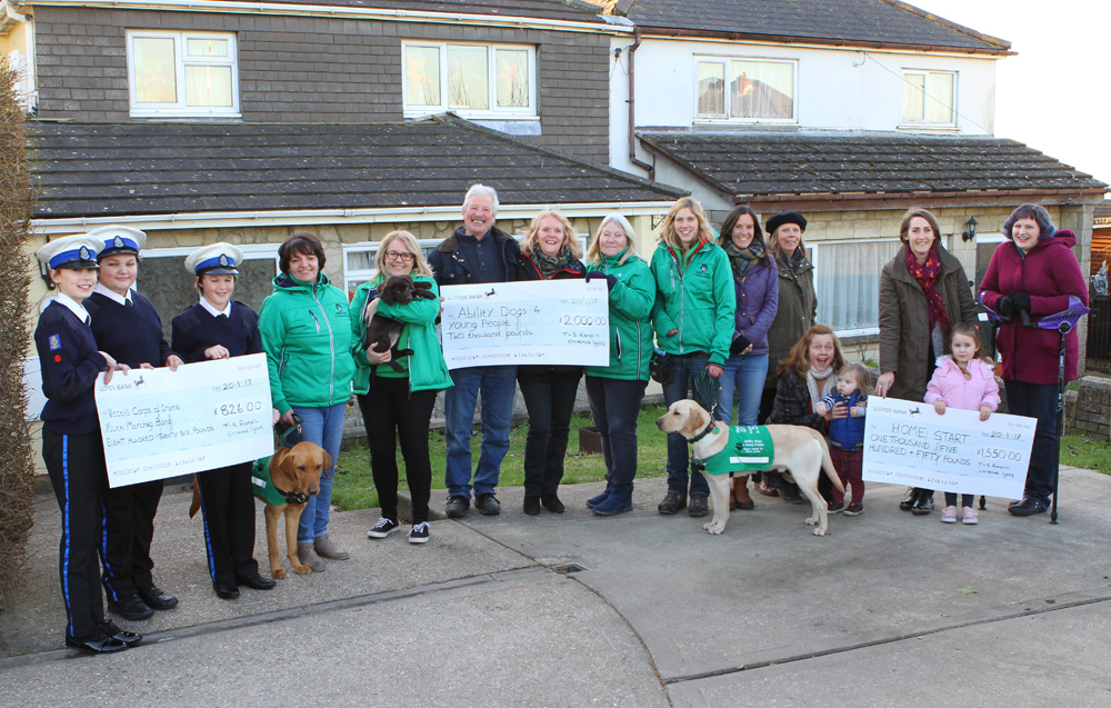 TERRY’S CHRISTMAS LIGHTS RAISE OVER £4000 FOR CHARITY