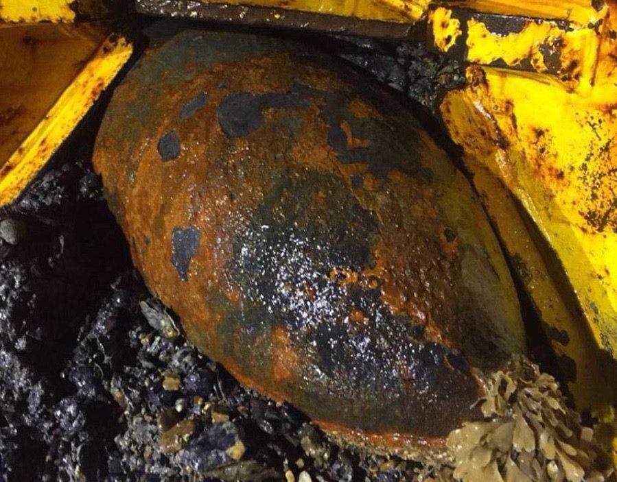 UNEXPLODED BOMB SUSPENDS WIGHTLINK SERVICES