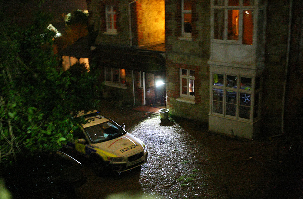 ARMED POLICE CLOSE OFF BELLEVUE ROAD IN VENTNOR