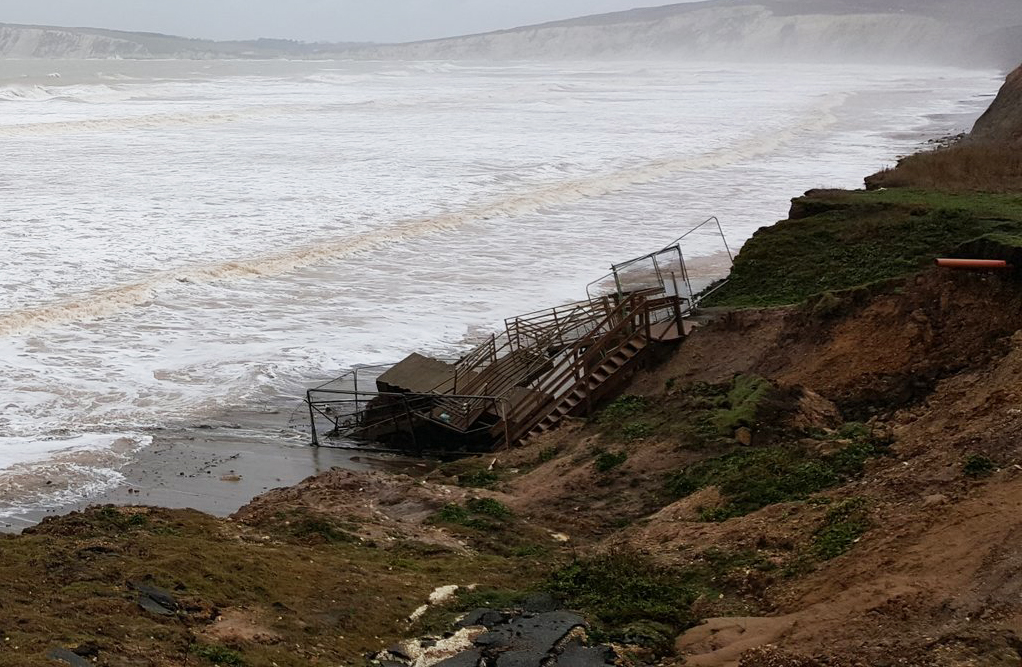 STEPS AT COMPTON BEACH CLOSED DUE TO LAND MOVEMENT