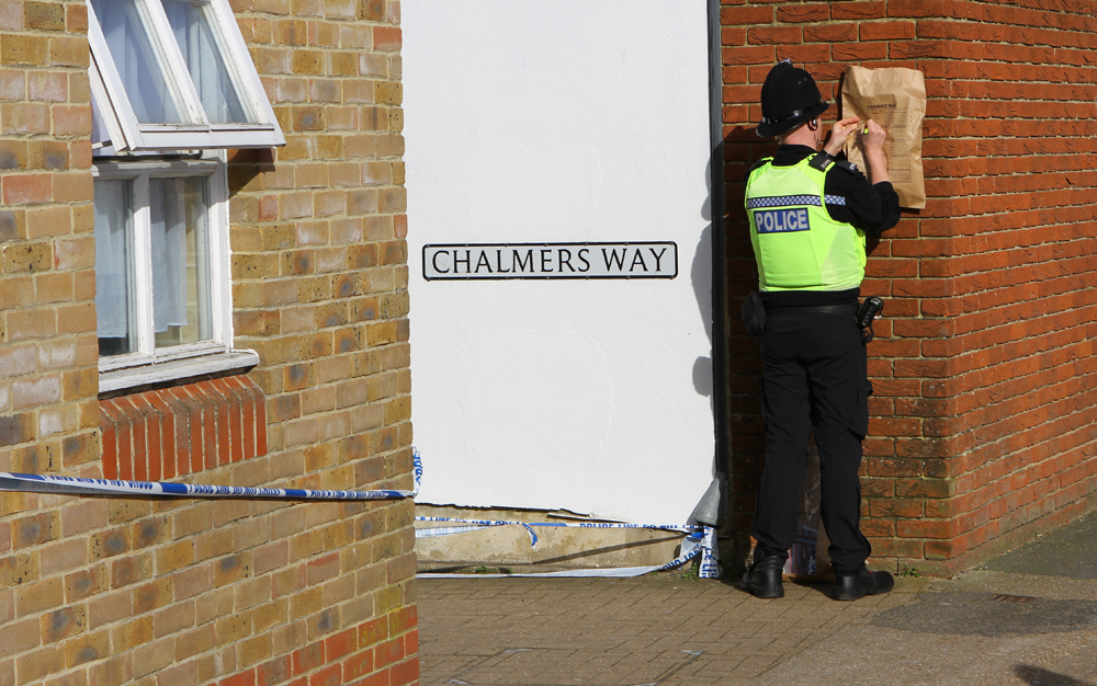 ALLEYWAY CORDONED OFF FOLLOWING ATTEMPTED ROBBERY