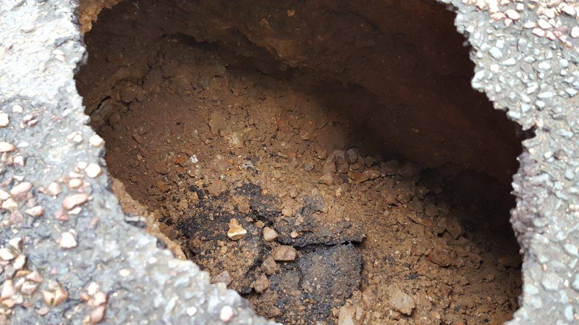 SINKHOLE CLOSES YARMOUTH HIGH STREET
