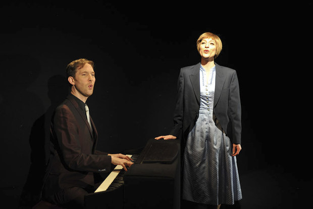TOP CLASS CABARET HEADS TO VENTNOR WITH ‘JULIE MADLY DEEPLY’