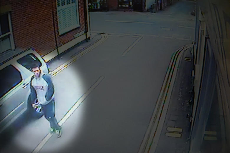 CCTV CAPTURES MOMENT £2,000 BIKE IS STOLEN IN BROAD DAYLIGHT