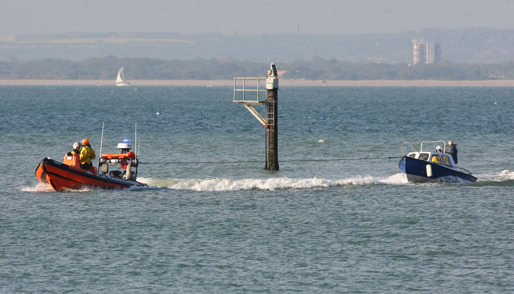 BOAT WITH ENGINE TROUBLES TOWED TO FISHBOURNE