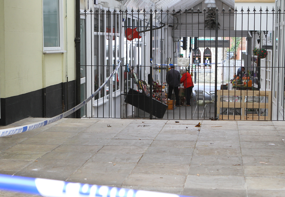 POLICE CORDON OFF SHANKLIN SHOPPING ARCADE
