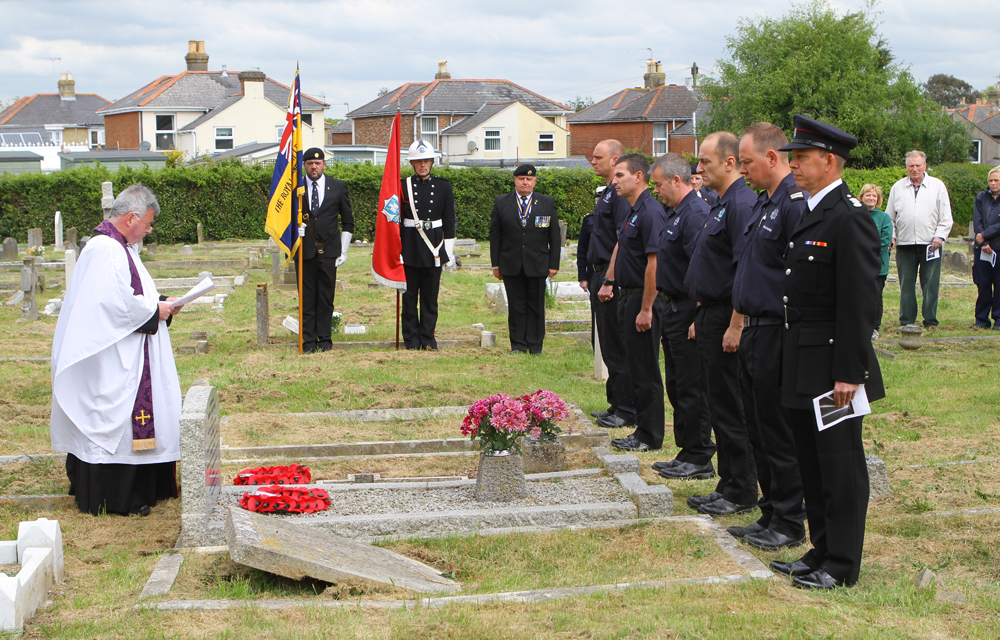 SERVICE HELD TO REMEMBER FALLEN RYDE FIREMEN 75 YEARS ON
