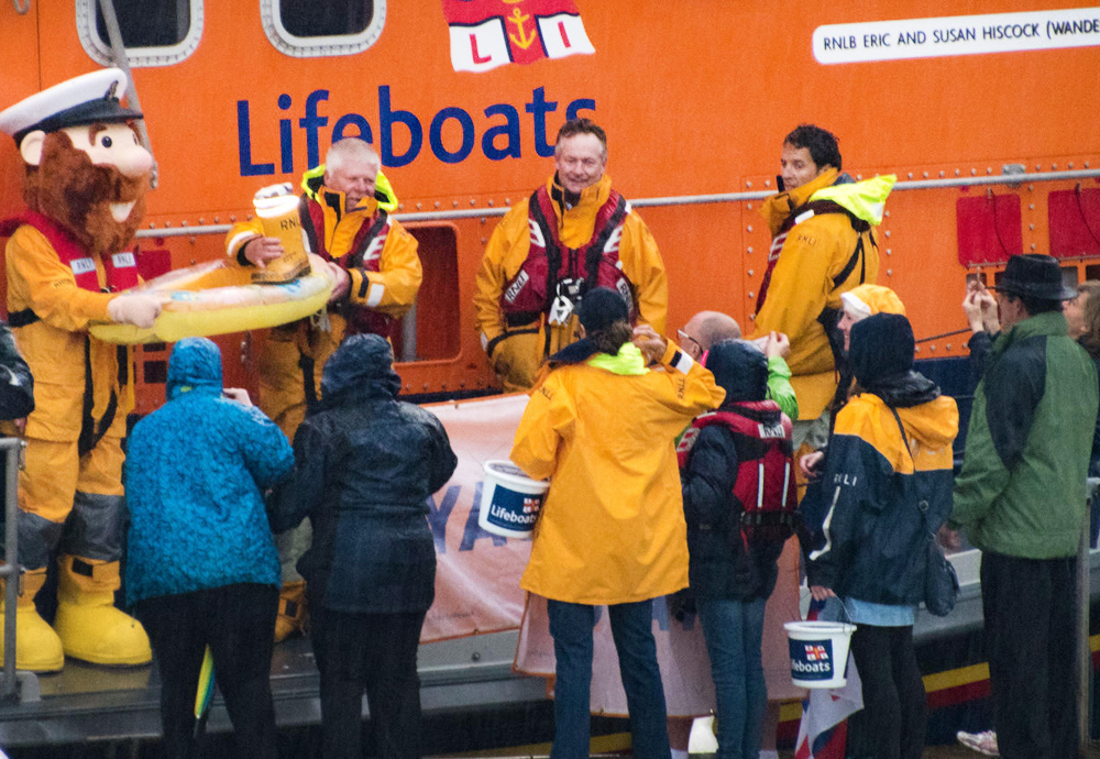 YELLOW WELLY MONEY-RAISING PUB CRAWL FOR LIFEBOAT MEMBERS