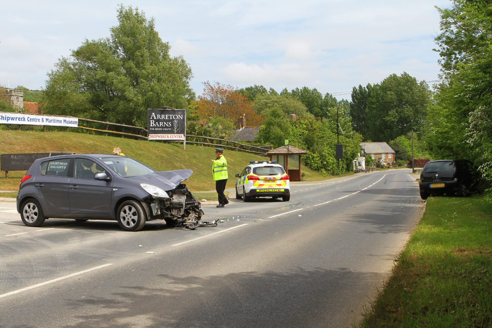 CRASH AT ARRETON CAUSES DELAYS