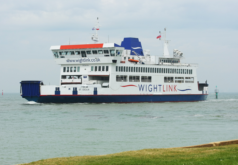 RYDE RESCUE LAUNCH TO VESSEL IN DIFFICULTY