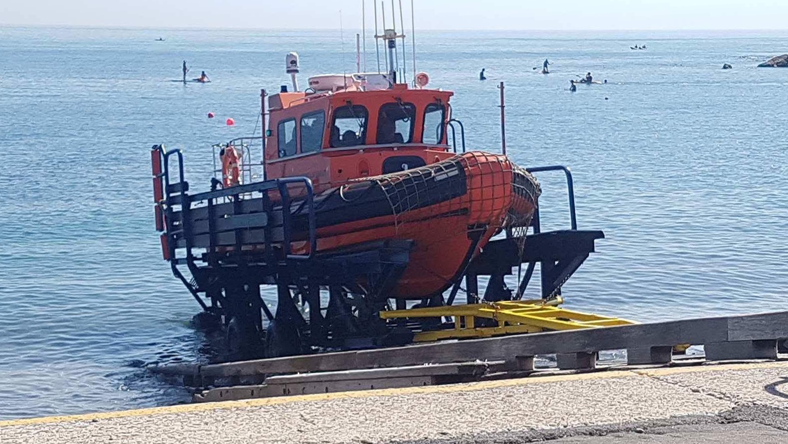 BROKEN DOWN BOAT AIDED BY FRESHWATER LIFEBOAT CREW