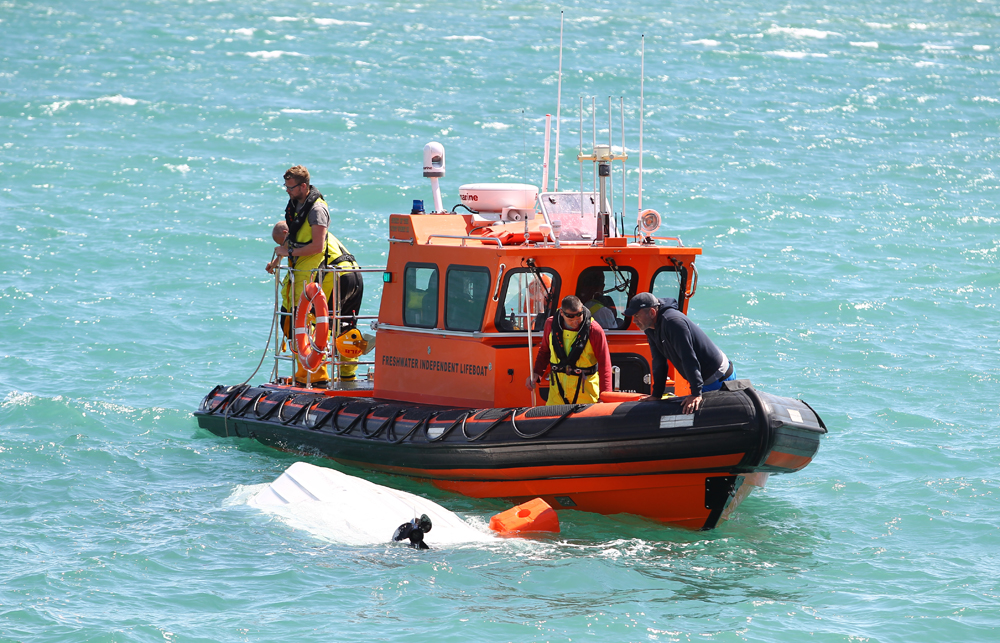 KAYAK DRAMA OFF VENTNOR ESPLANADE